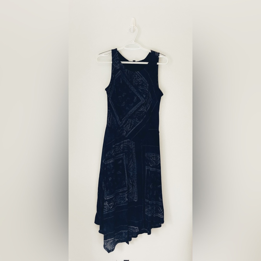 Simply Vera Vera Wang Women’s Dress Medium Purple Paisley with Slit in the Front